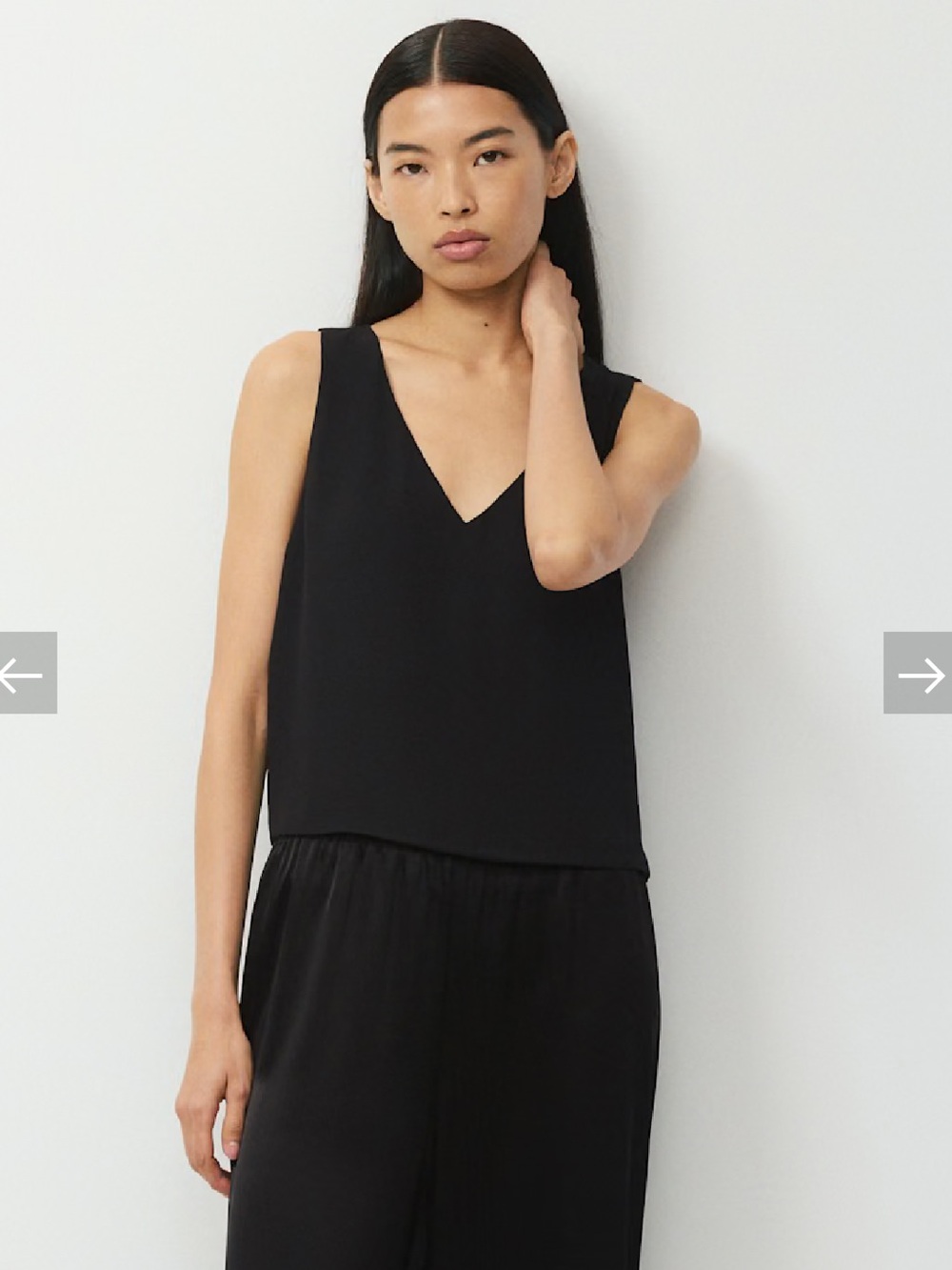 Babaton Black V-Neck Sleeveless Camisole
